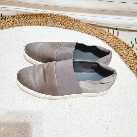 VINCE CORBIN SLIP-ON SNEAKER, SZ 9 - Picture 3 of 10